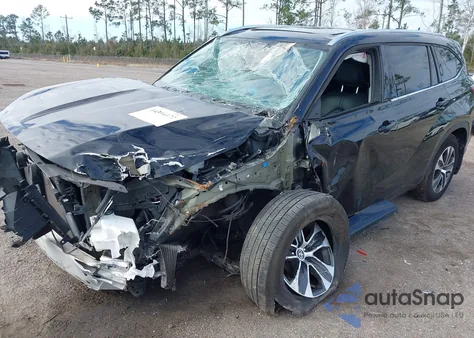 2021 Toyota Highlander Xle z USA, uszkodzony, nr VIN 5TDGZRBH0MS120301